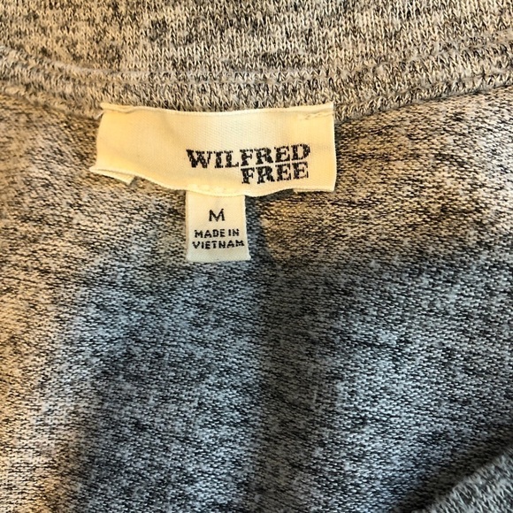 Aritzia Wilfred Free V-neck Oversized Sweater - Picture 4 of 4